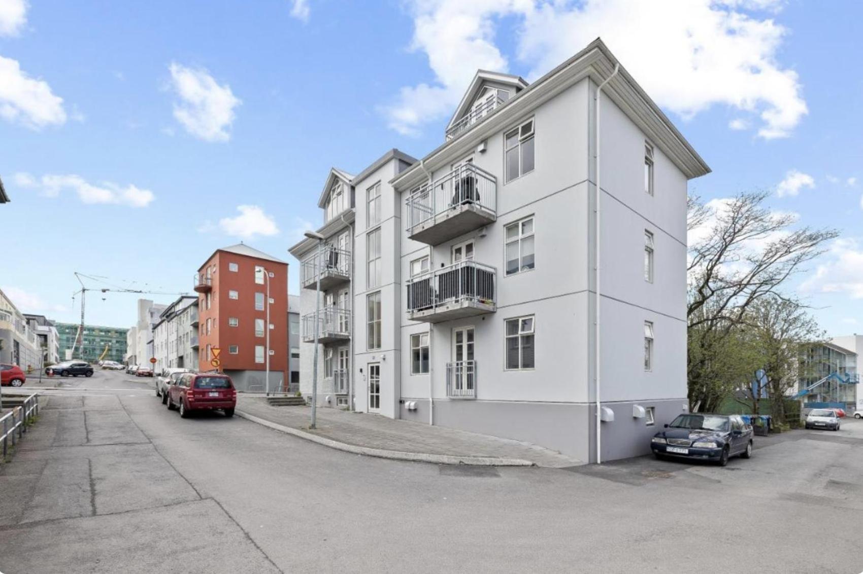 Cheerful Down Town Apartment Reykjavík Eksteriør billede