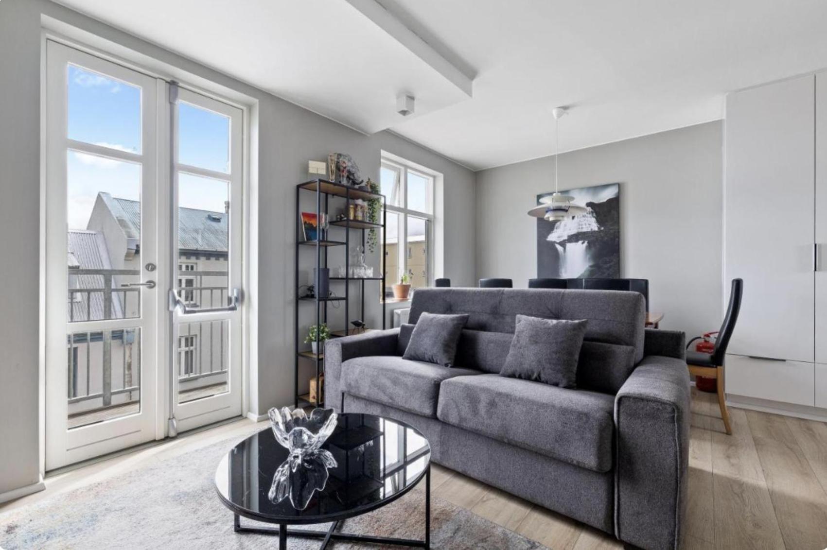 Cheerful Down Town Apartment Reykjavík Eksteriør billede